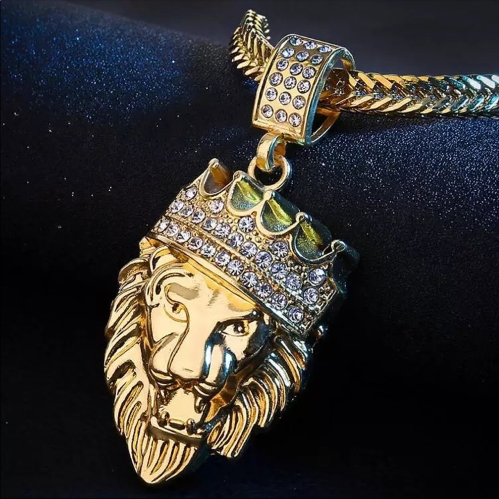 Gold Lion 🦁 Crystal Chain Pendant Necklace